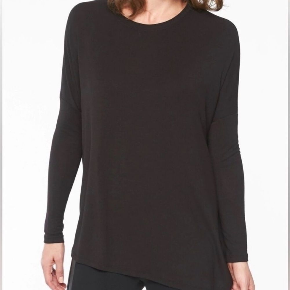 Athleta Cloudlite Relaxed Asymmetrical Black Long Sleeve Tee. Size Medium